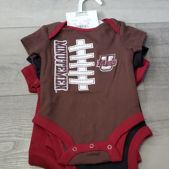 UMass baby onesies - 3 pack - Picture 3 of 4